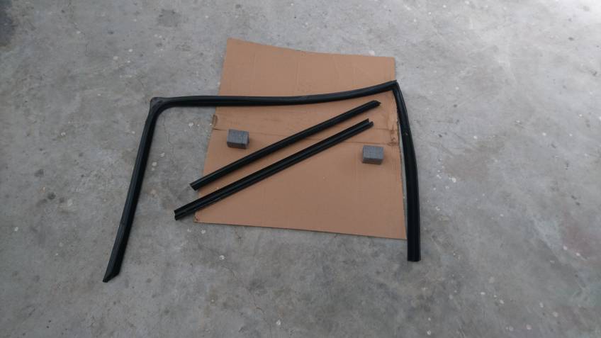 Renault Cılıo Kapı Cam Fitili Ön Kapı Sağ