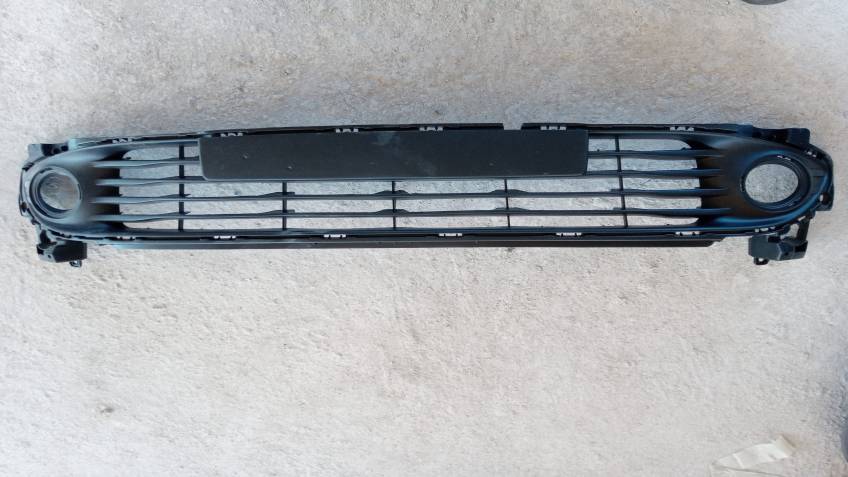 RENAULT CLİO IV HB ÖN TAMPON IZGARASI SİS DELİKLİ