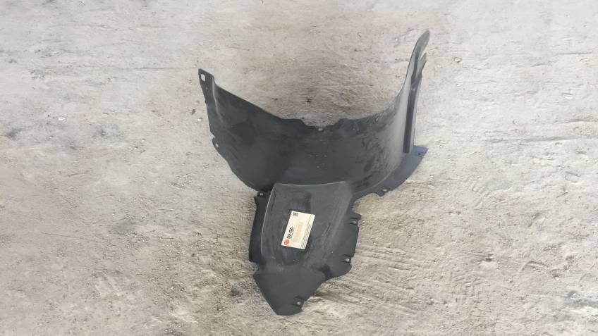 GOLF V  2004-SAĞ ÖN ÇAMURLUK DAVLUMBAZI ÖNÜN ÖNÜ