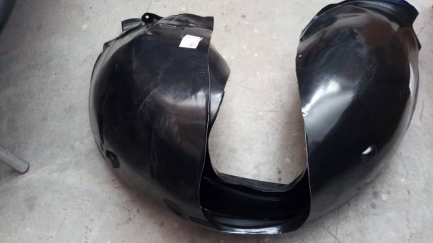 VOLVO S40 ÖN ÇAMURLUK DAVL. SOL 2000