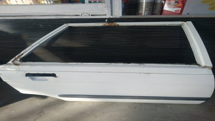 RENAULT 9 SAĞ ARKA KAPI ÇIKMA