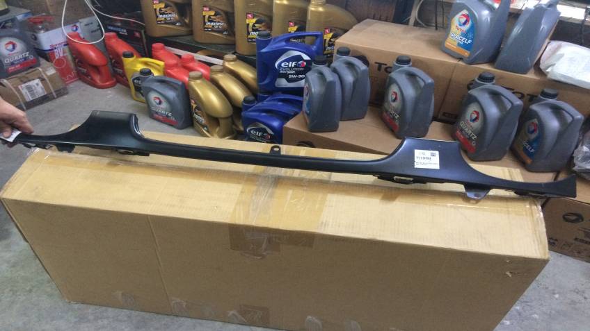 TOYOTA COROLLA  99-2000  SERİSİ FAR ALT SACI