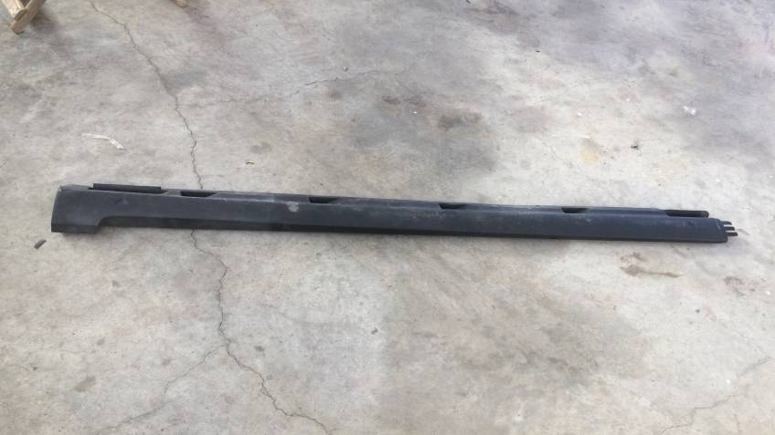 VOLKSWAGEN PASSAT 2006 SONRASI SAĞ MARŞBİYEL KAPLAMASI